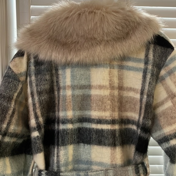 Plaid coat with faux fur - Picture 5 of 7